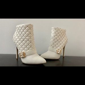 White/gold ankle boots